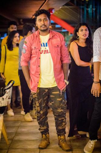 jj jitu jitendra in a pub