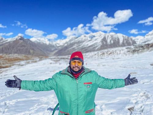 jj jitu jitendra in manali snow
